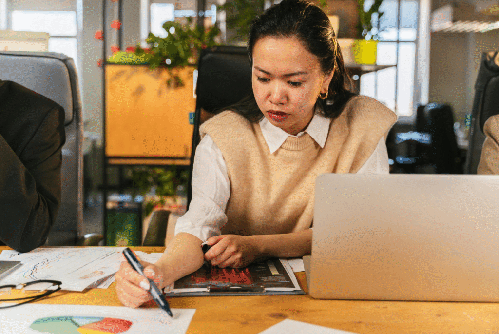 Filipino virtual assistants thinking